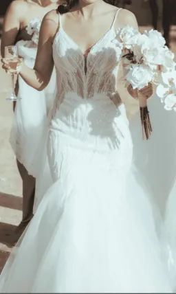 Badgley Mischka Esther Wedding Dress Ivory Size 8  for rent on The Volte - image 3