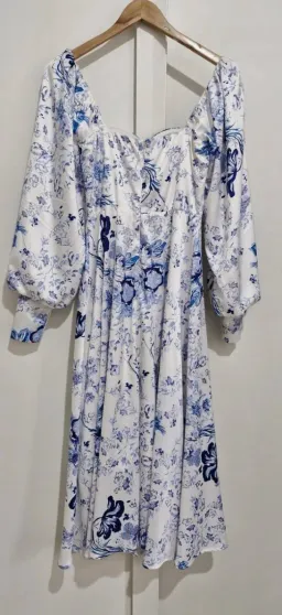 Alamour Annika Dress Blue Foral Size S/AU 10 for rent on The Volte - image 4