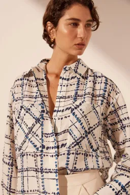 Shona Joy Niko Oversized Patch Pocket Shirt Ivory/Deep Navy Print Size 12 for rent on The Volte - image 2