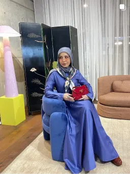 Prada Patent Leather Shoulder Bag Cherry Red for rent on The Volte - image 6