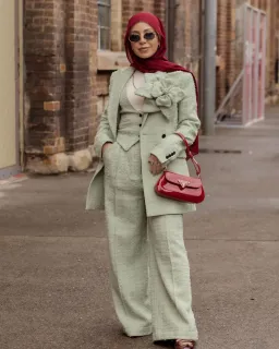 Prada Patent Leather Shoulder Bag Cherry Red for rent on The Volte - image 3