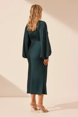 Shona Joy Luxe Balloon Sleeve Knot Front Midi Dress in Emerald Size 18 for rent on The Volte - image 3