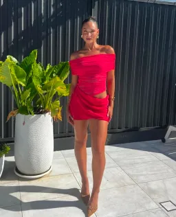 Benni Nico Off Shoulder Dress Watermelon Size 6 for rent on The Volte - image 4