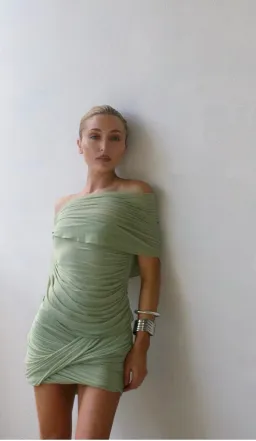 Benni Otto Mini Size 8 for rent on The Volte - image 3