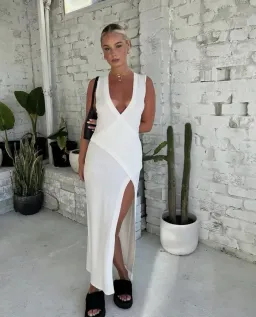 Bec and Bridge Janet Knit dress white size 6 for rent on The Volte - image 3