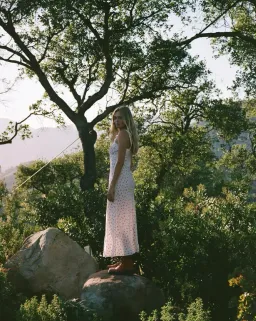 Réalisation Par The The Dharma in Baby Rose Size 8  for rent on The Volte - image 3