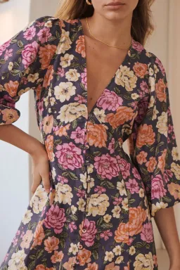 Kivari Hope Linen Maxi Dress Print Size 8 for rent on The Volte - image 4