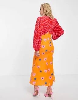 Never Fully Dressed Plus Balloon Sleeve Maxi Dress in Contrast Graphic Print  Size 20  for rent on The Volte - image 4