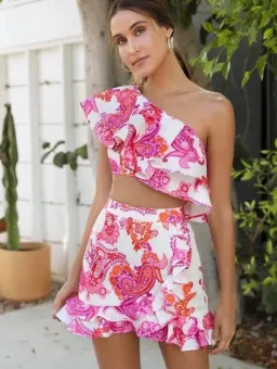 Sofia The Label Dolce Set Print Size 6 for rent on The Volte - image 2