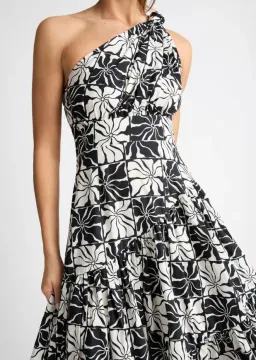 Sheike Magnolia Maxi Dress Black Size AU 8 for rent on The Volte - image 3