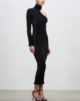 L'Idee Soiree 90's Sleeved Gown in Black Size 8 for rent on The Volte - image 2