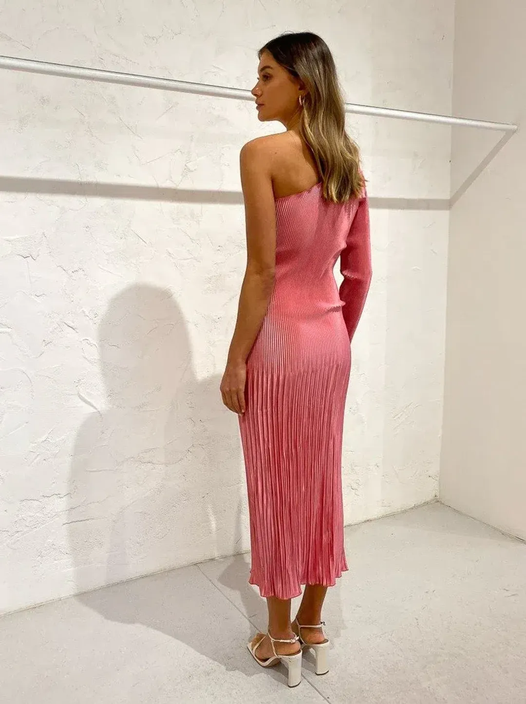 L'Idee Soiree One Shoulder Dusty Rose Pink Size AU 6 for rent on The Volte - main image