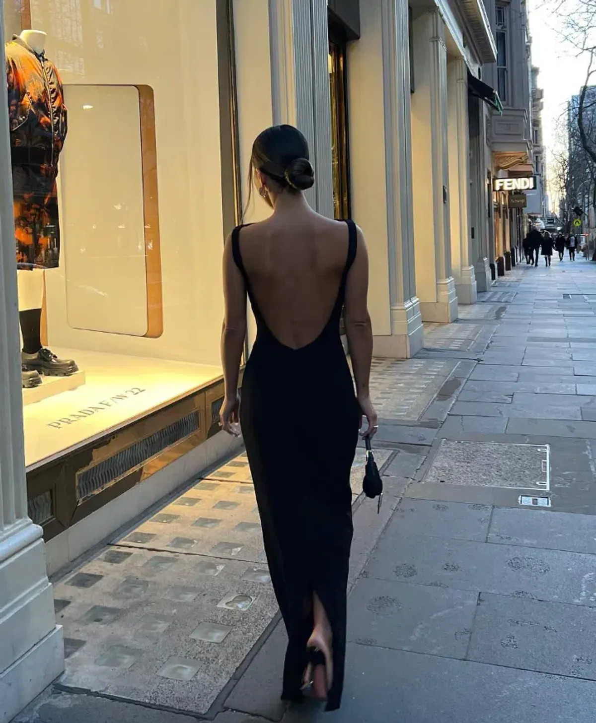 Effie Kats Verona Gown Black Size 14 - Image 3