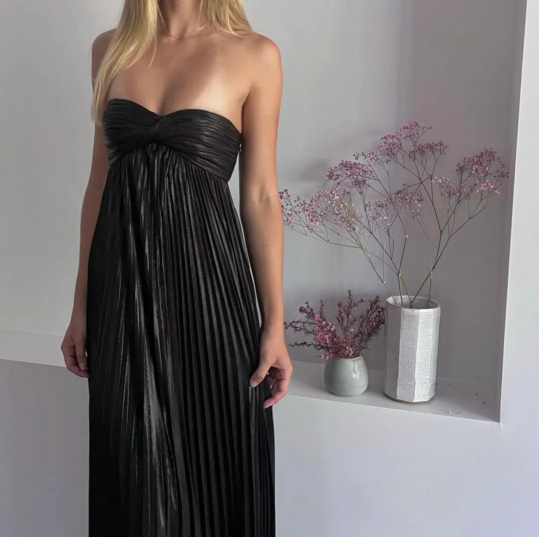 Retrofete Zoa Gown Black Size Small / AU 8 for rent on The Volte - main image