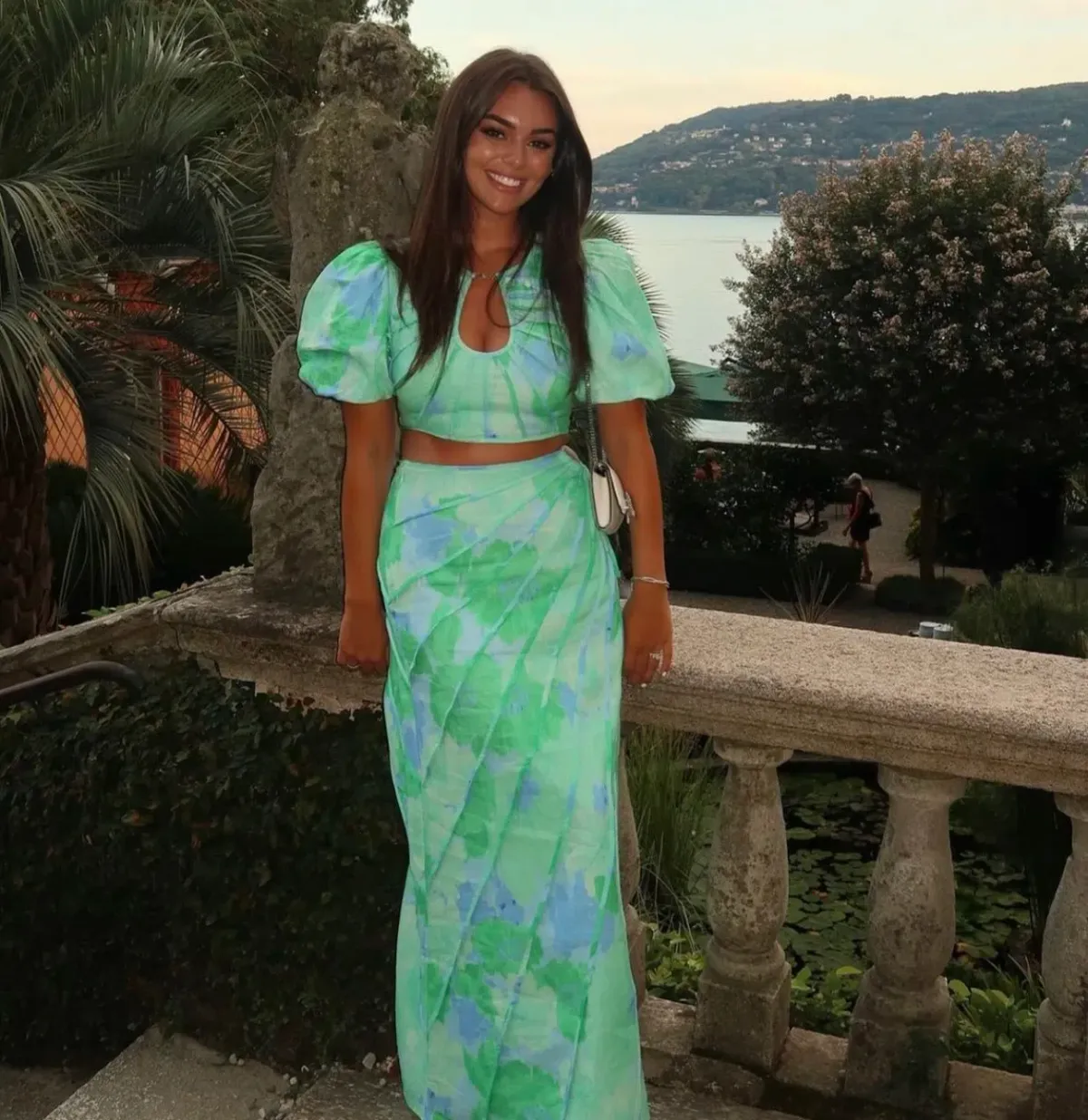 Zaco Nalani Top and Skirt Set Blue Gerbera Floral Print Size 8 - Image 2