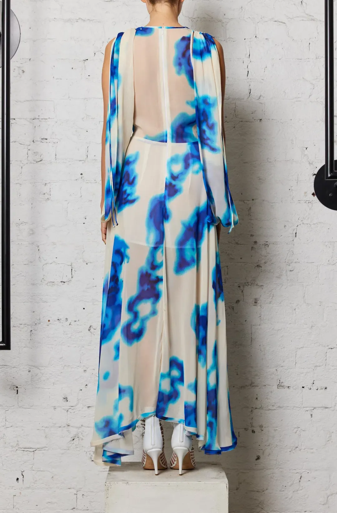 KitX Majestic Dreamer Dress w Cape Sleeves Print Size 8 for rent on The Volte - main image