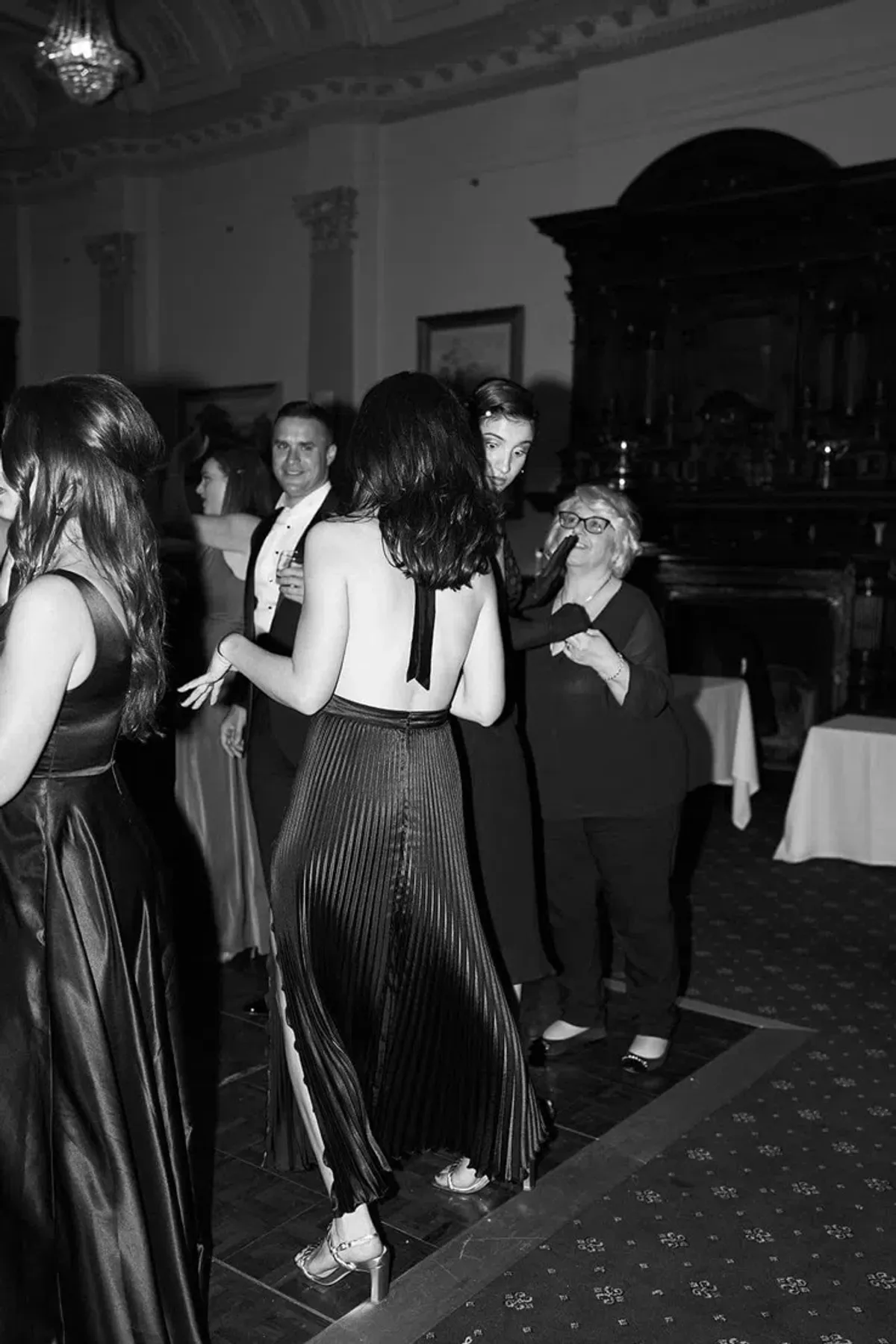 L’Idee Renaissance Split Dress Black Size 8 - Image 3