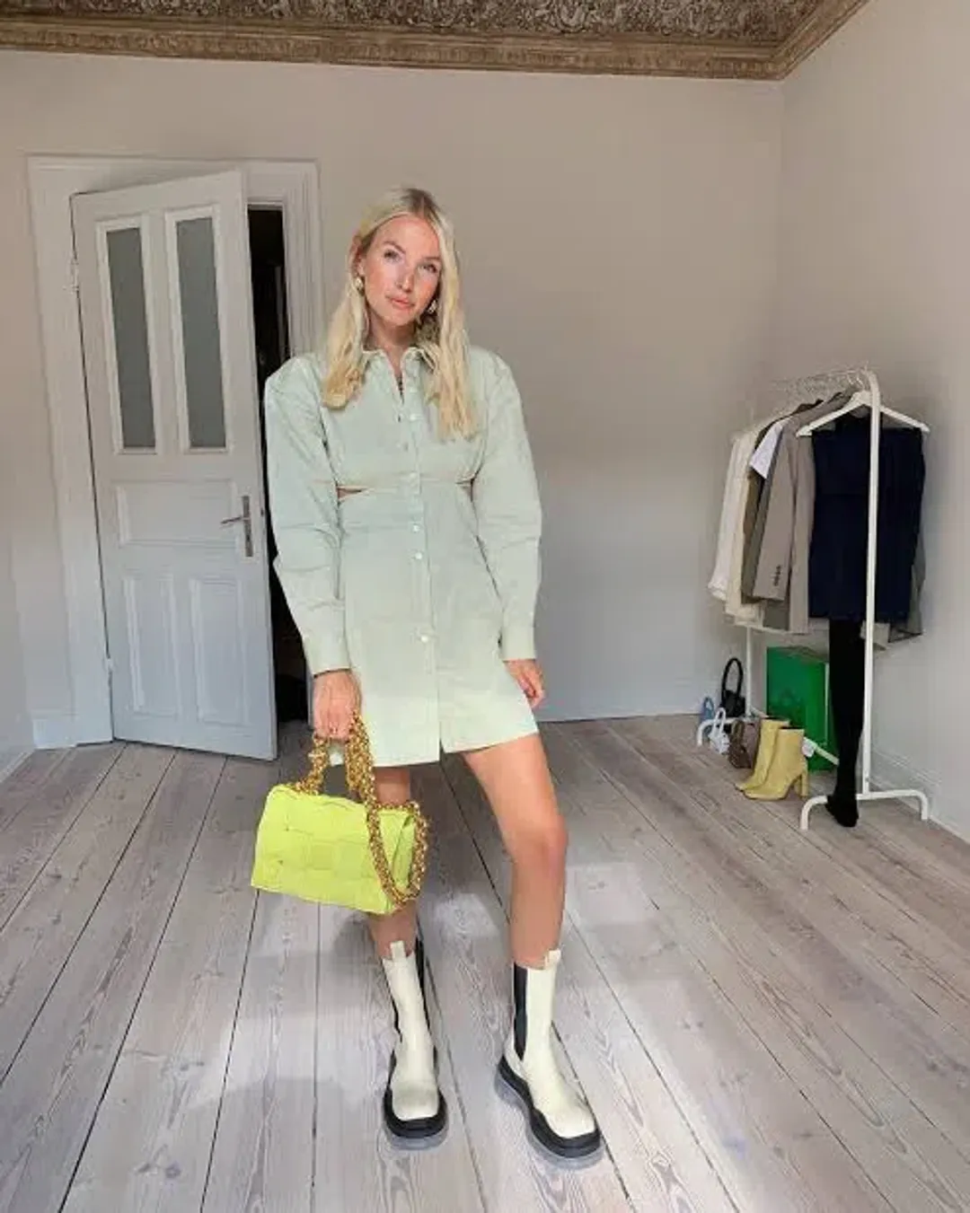 Jacquemus La Robe Cavaou Courte Shirt Mini Dress Beige Size 40 / AU 10 for rent on The Volte - main image
