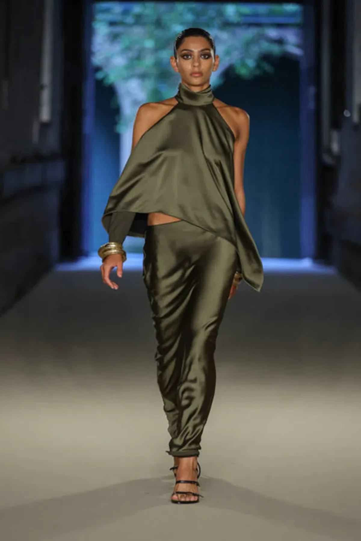 Carla Zampatti Ivy Stin Draped Halter Top and Satin Bias Skirt Set Green Size 10 - Image 2