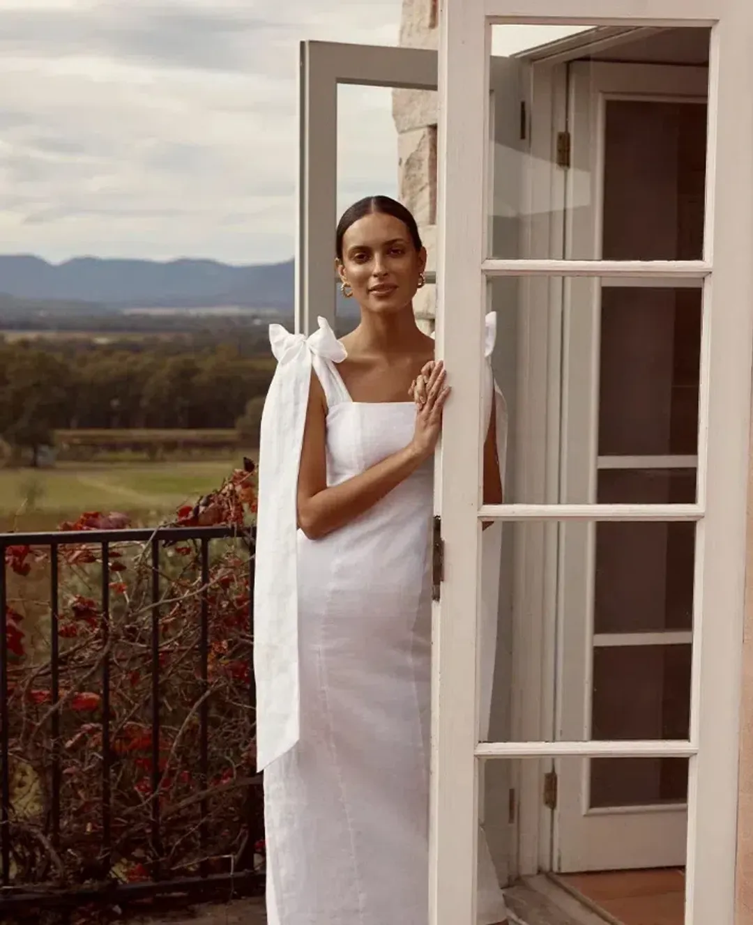 Dissh Aisle Linen Bow Midi Dress White Size 12 for rent on The Volte - main image