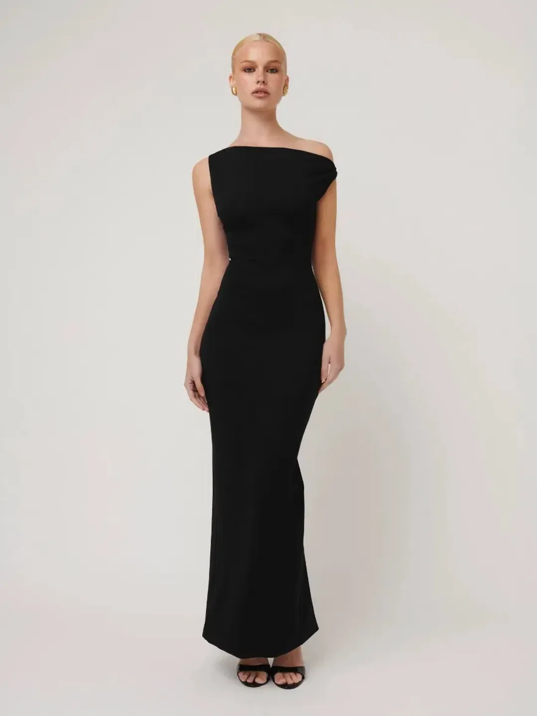 Effie Kats Inaya Gown in Black Size Medium / AU 12 for rent on The Volte - main image