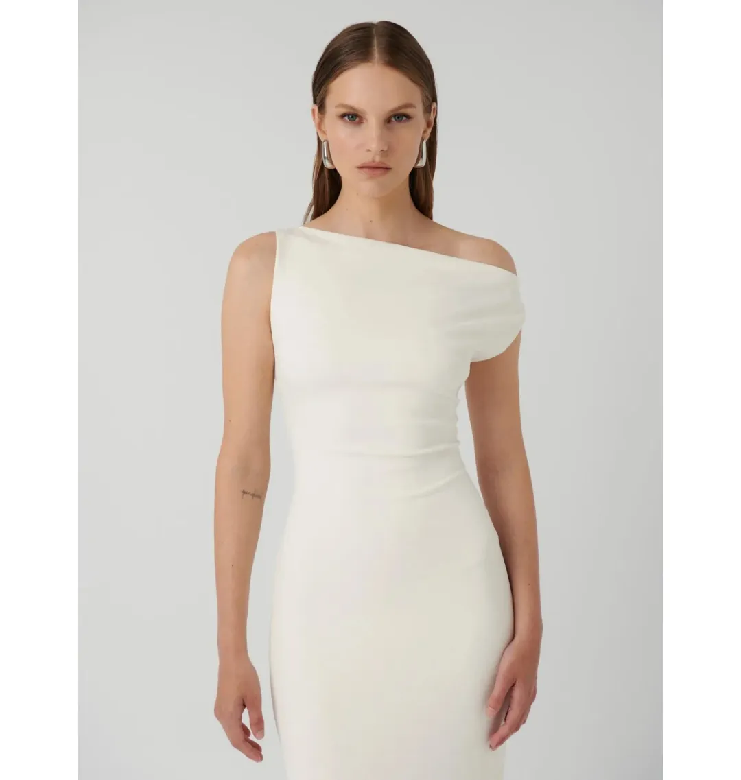 Effie Kats Inaya Gown In Ivory Size AU 8 for rent on The Volte - main image