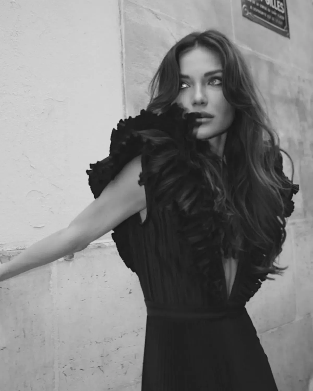 L'Idee Tuileries Split Gown in Noir Size 8 - Image 5