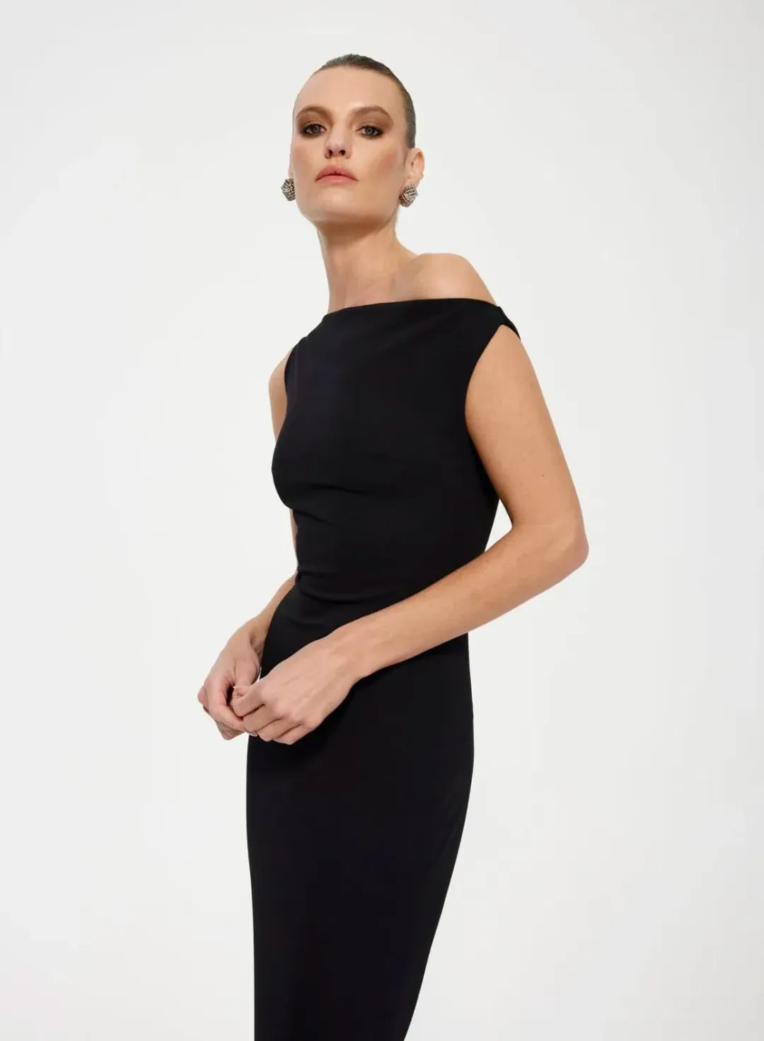 Effie Kats Inaya Gown Black Size M / AU 10 for rent on The Volte - main image