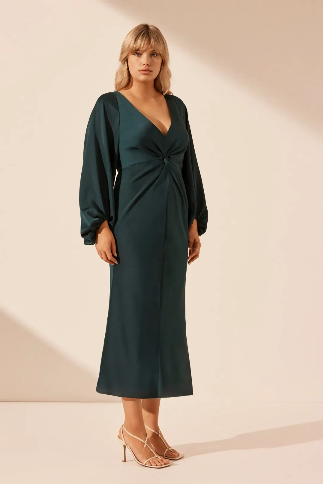 Shona Joy Luxe Balloon Sleeve Knot Front Midi Dress in Emerald Size 18 for rent on The Volte - main image