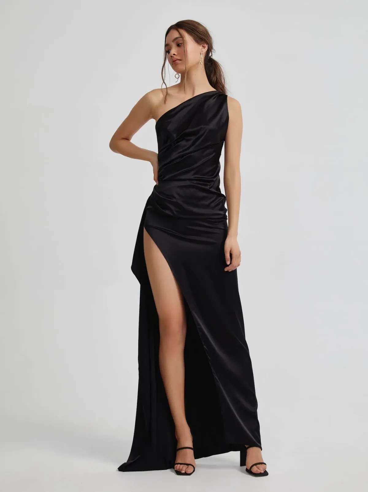 Lexi Samira Gown in Black Size 8 - Image 1