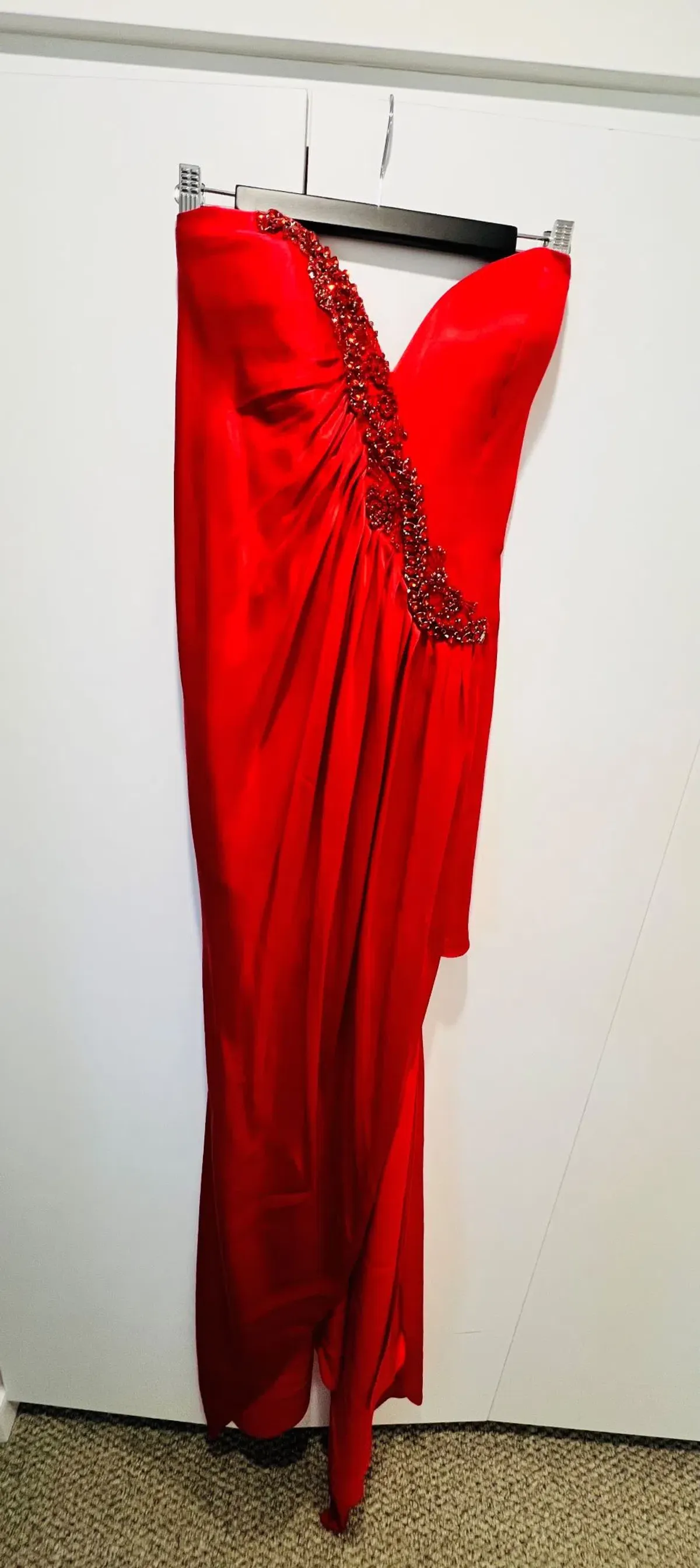 Tarvydas Platinum Jewel Encrusted Flowing Formal Dress Red Size 12 - Image 3