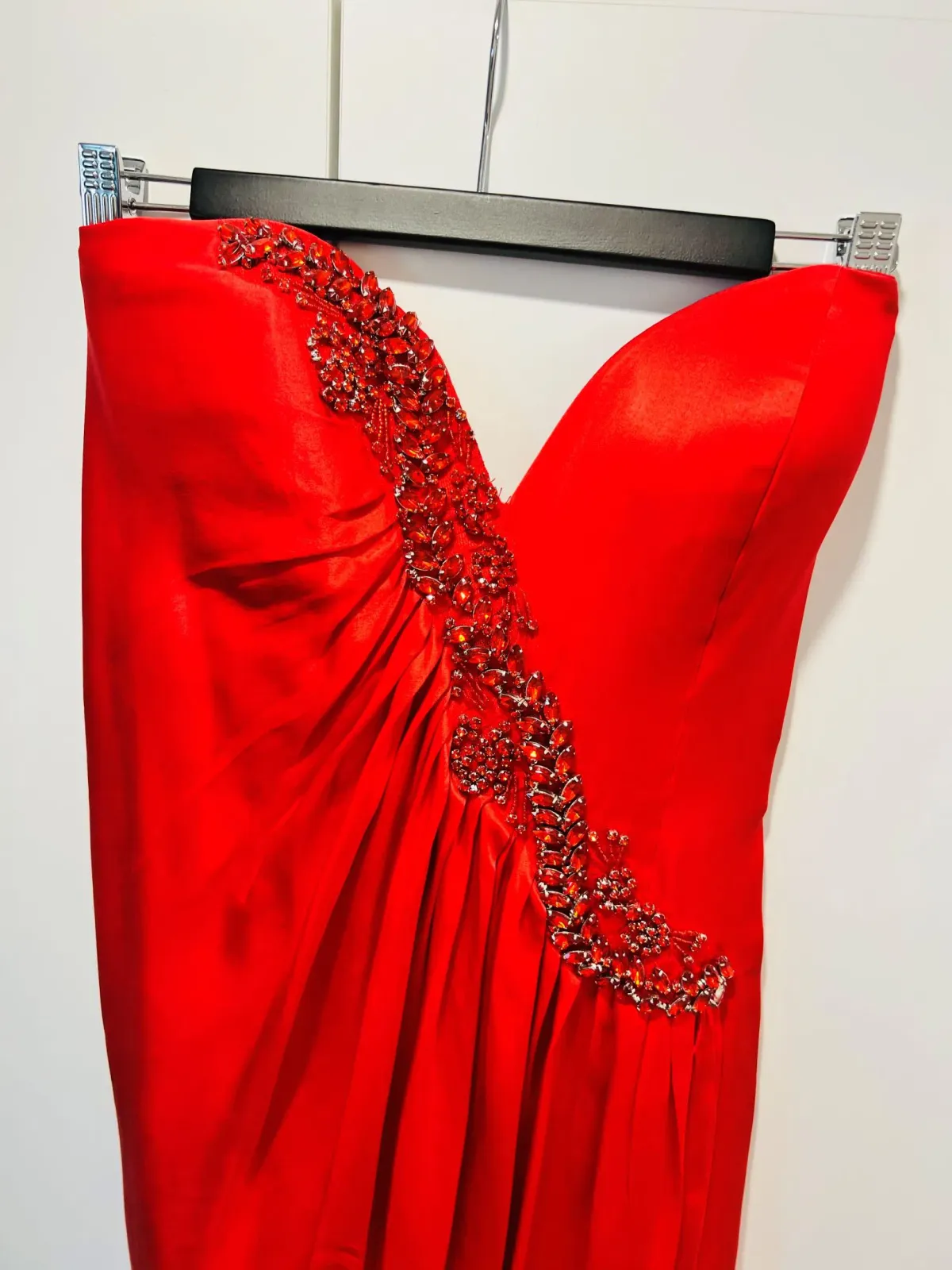 Tarvydas Platinum Jewel Encrusted Flowing Formal Dress Red Size 12 - Image 2