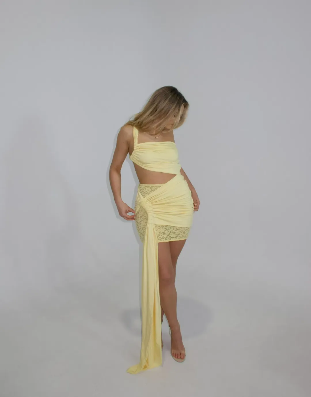 Deconduarte Paradiso Lace Mini Baby Yellow Size AU 8 for rent on The Volte - main image