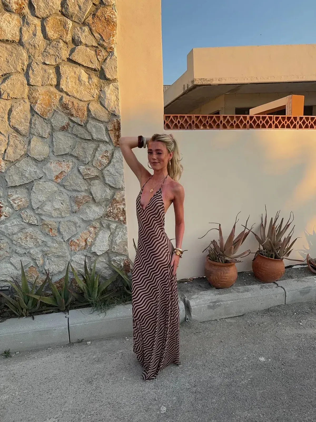 Design By Si | Lunia mesh dress with open back – Brown/off white - Image 1