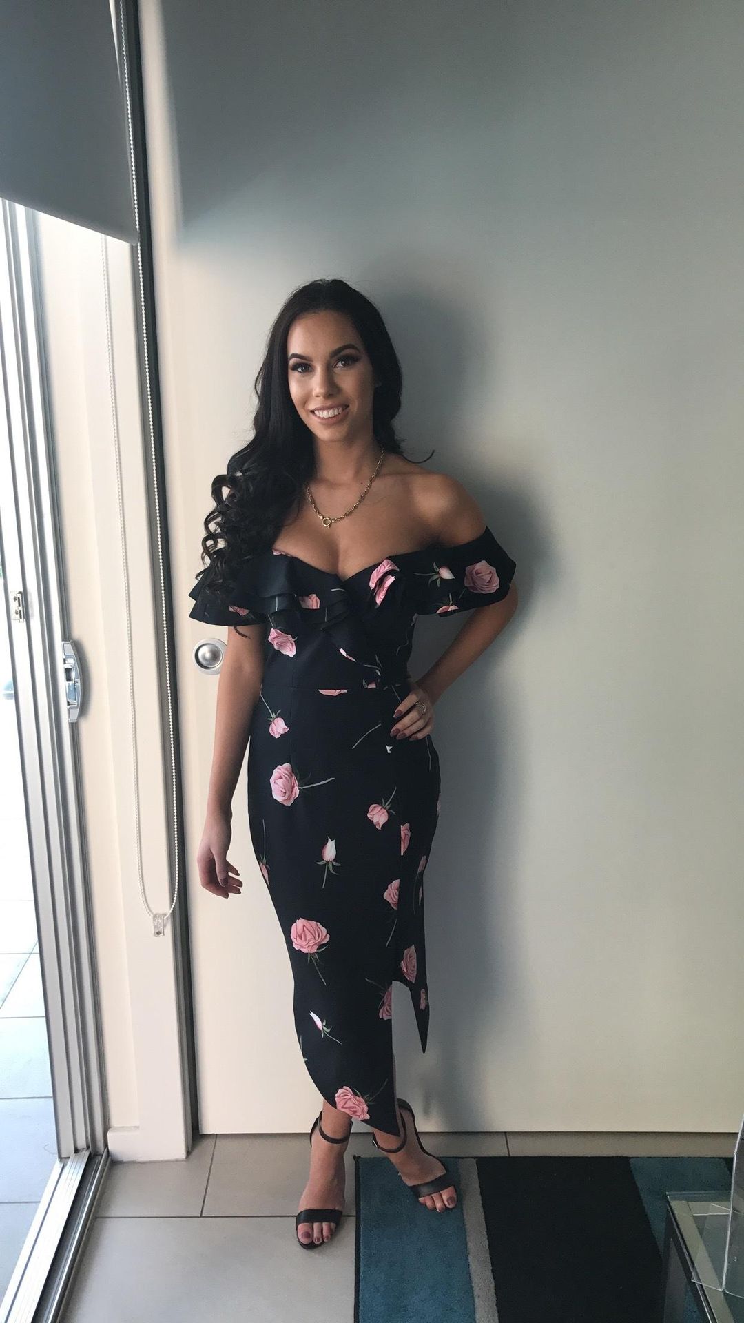 Sheike Revolving Roses for rent on The Volte - main image