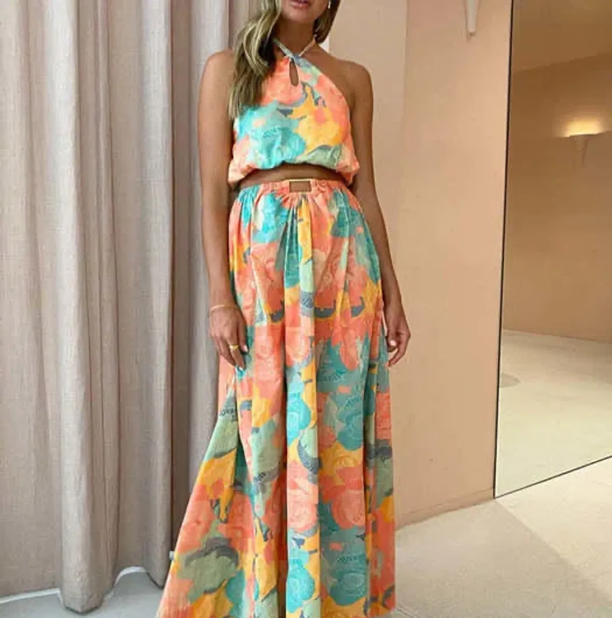 New Romantics Dolce Vita Halter Crop Size 10 and Maxi Skirt Size 8 Set Summer Rose Print - Image 4