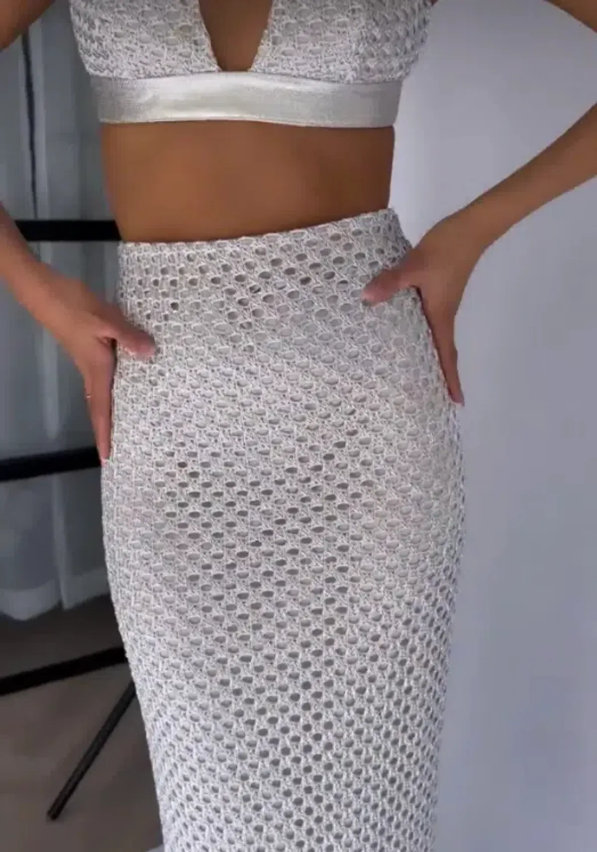 Manning Cartell Soiree Bra and Pencil Skirt Set Silver Size 8 - Image 4