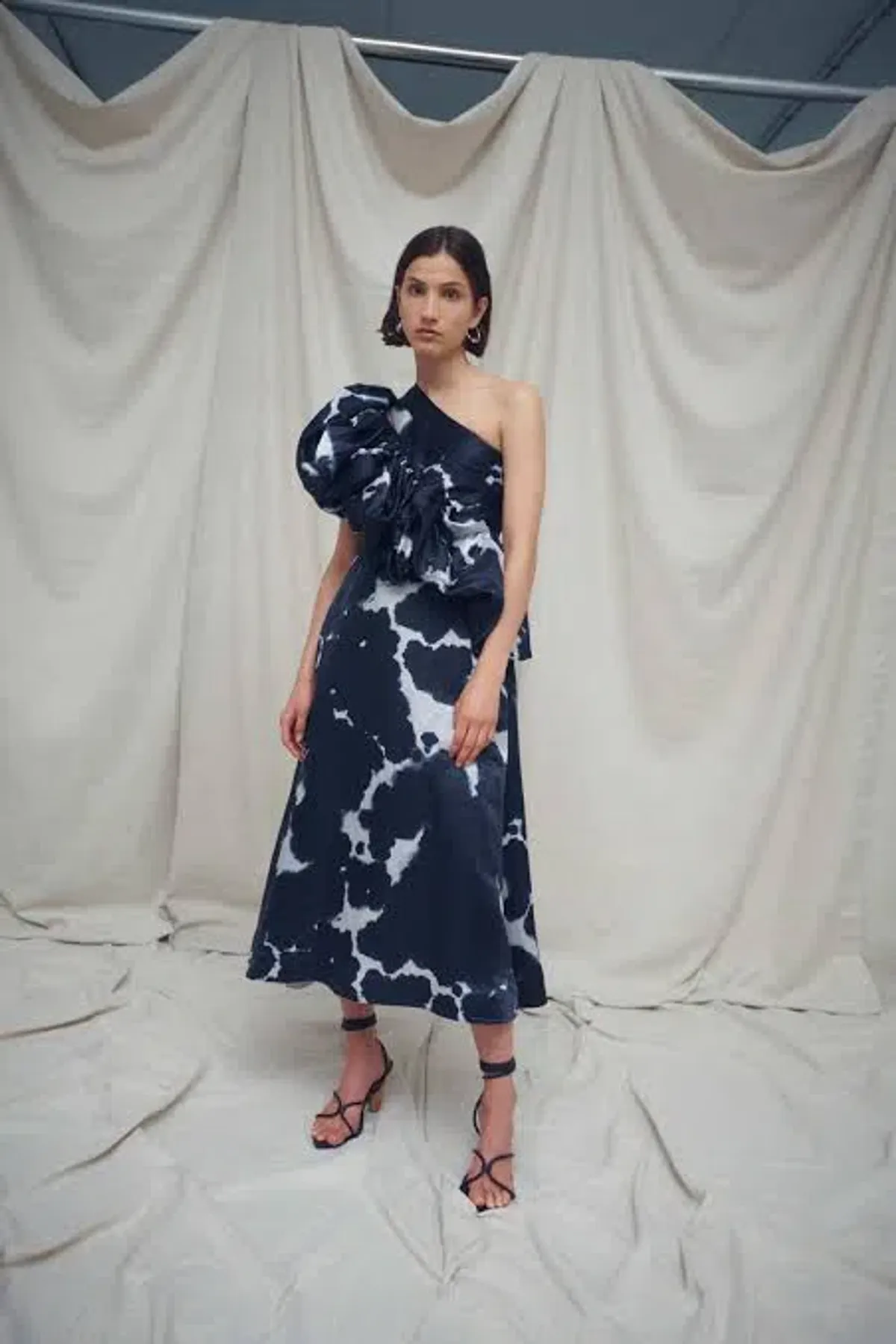 Aje Oxidised One Shoulder Gown Print Size 8  - Image 6