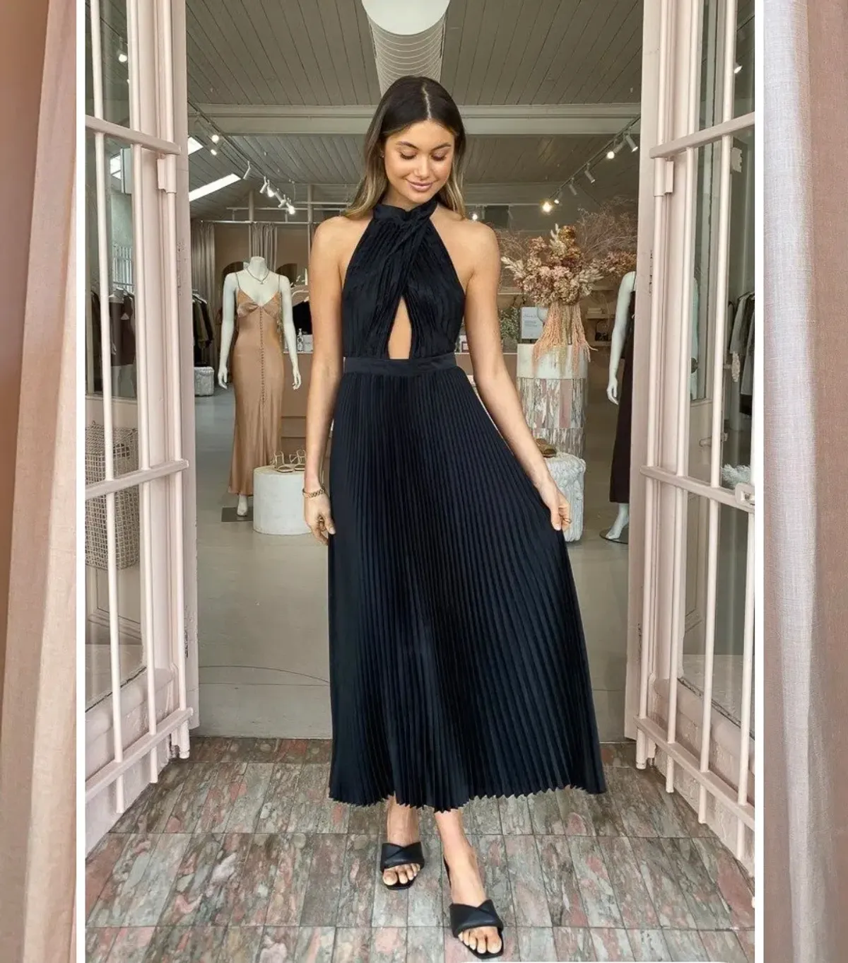 L'Idee Renaissance Gown Black Size AU 8 - Image 1