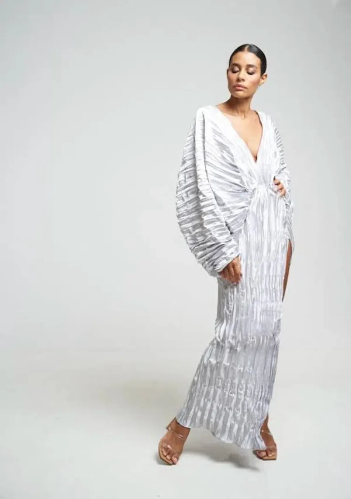 L'idee De Luxe Gown in Metallic Size AU 8 - Image 2