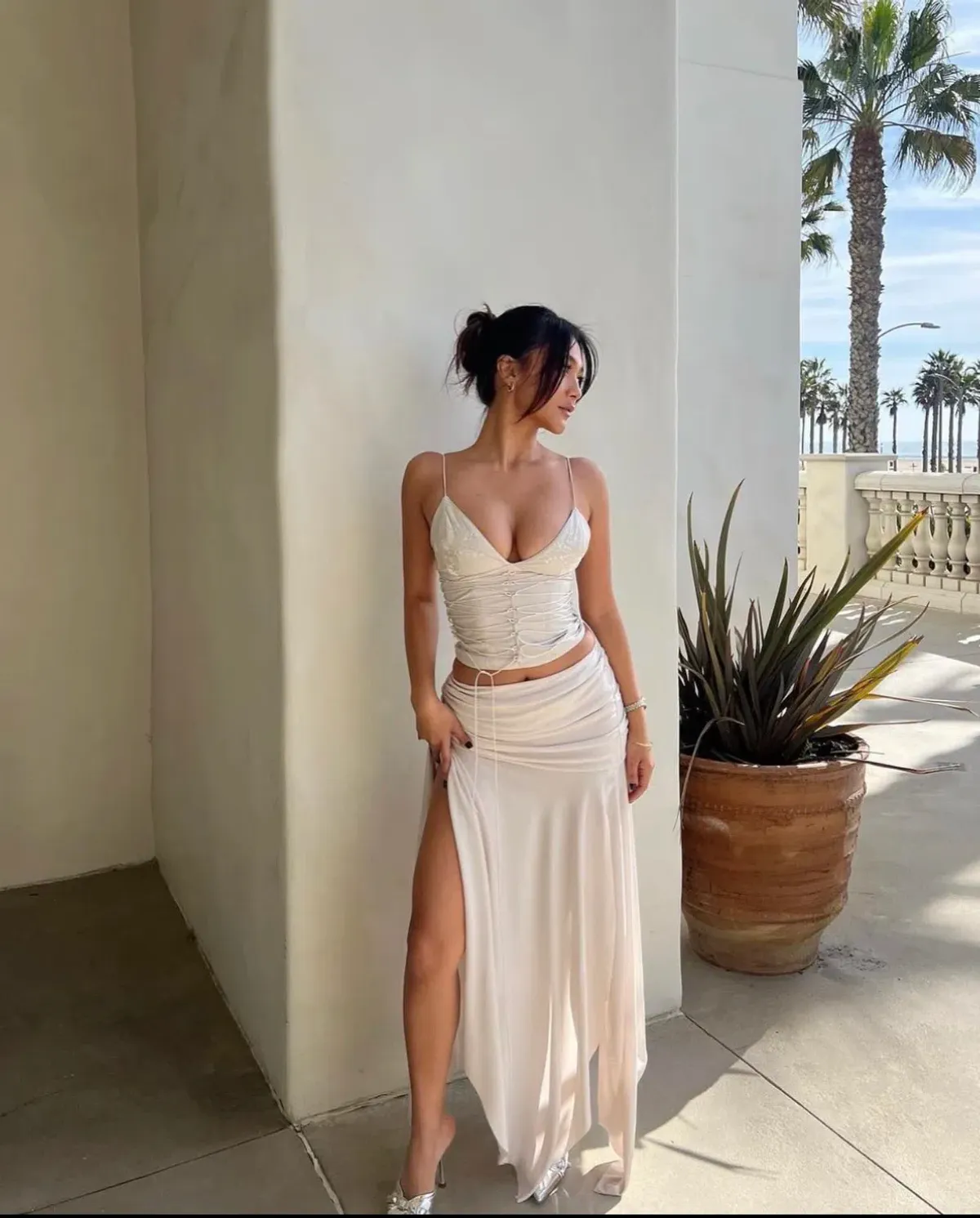 House Of CB Antonella Corset and Kaira Skirt Set Cream Size AU 8 - Image 2