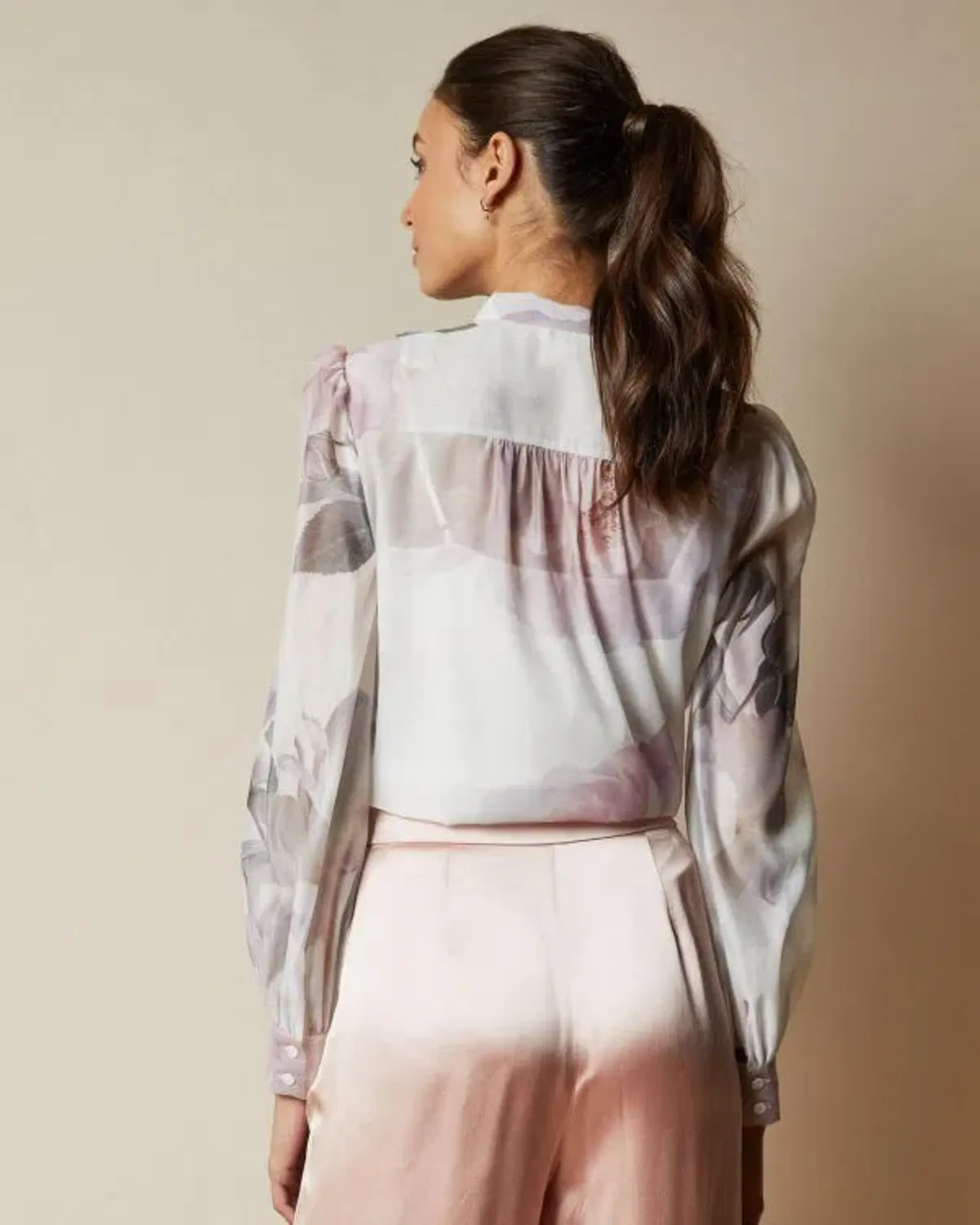 Ted Baker Mirta Floral Pussy Bow Blouse in Ivory Print in Size 2/AU 10 - Image 4