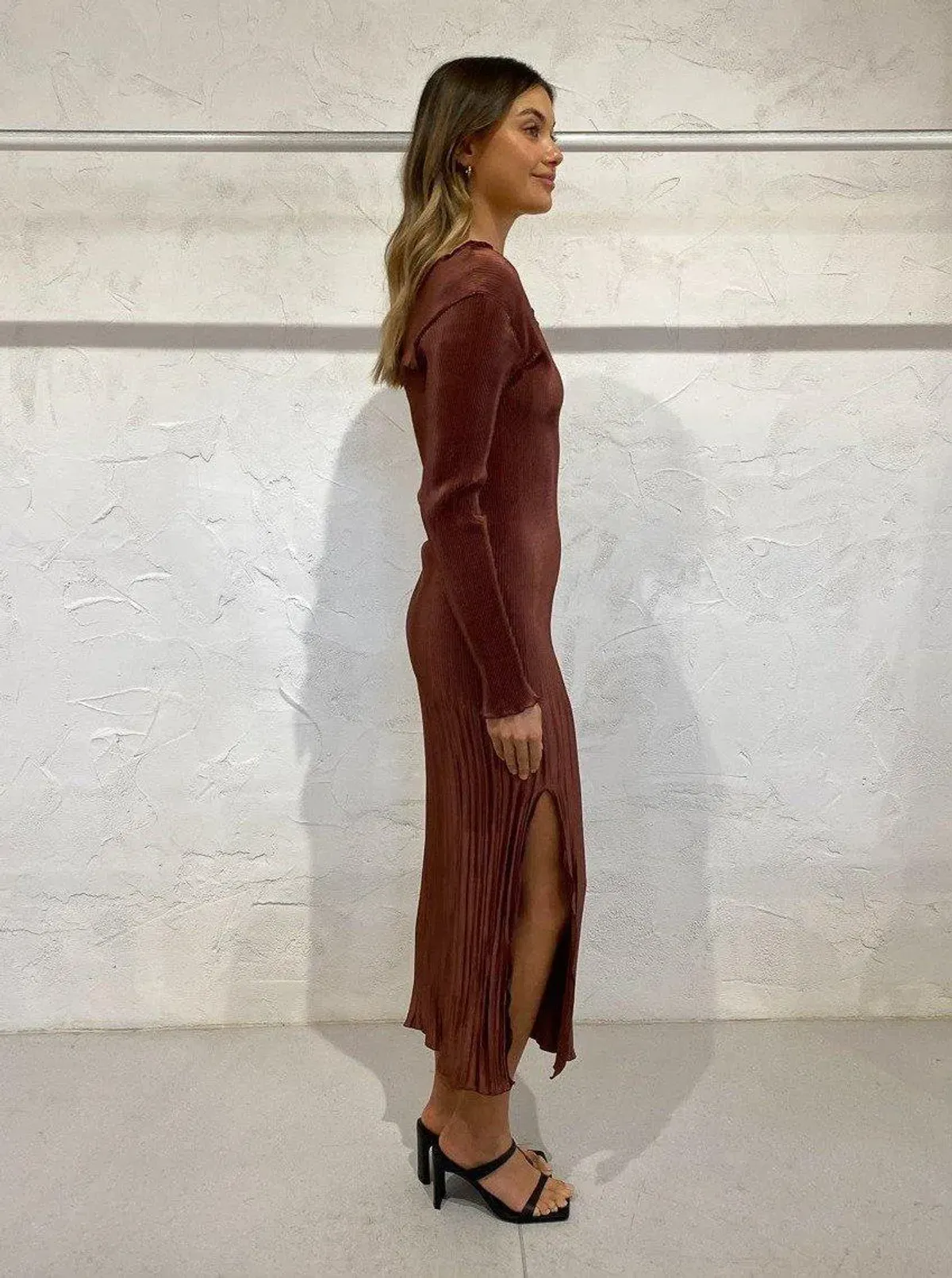 L'idee Soirèe One Shoulder Sleeve Gown Chocolate Size 10 - Image 2