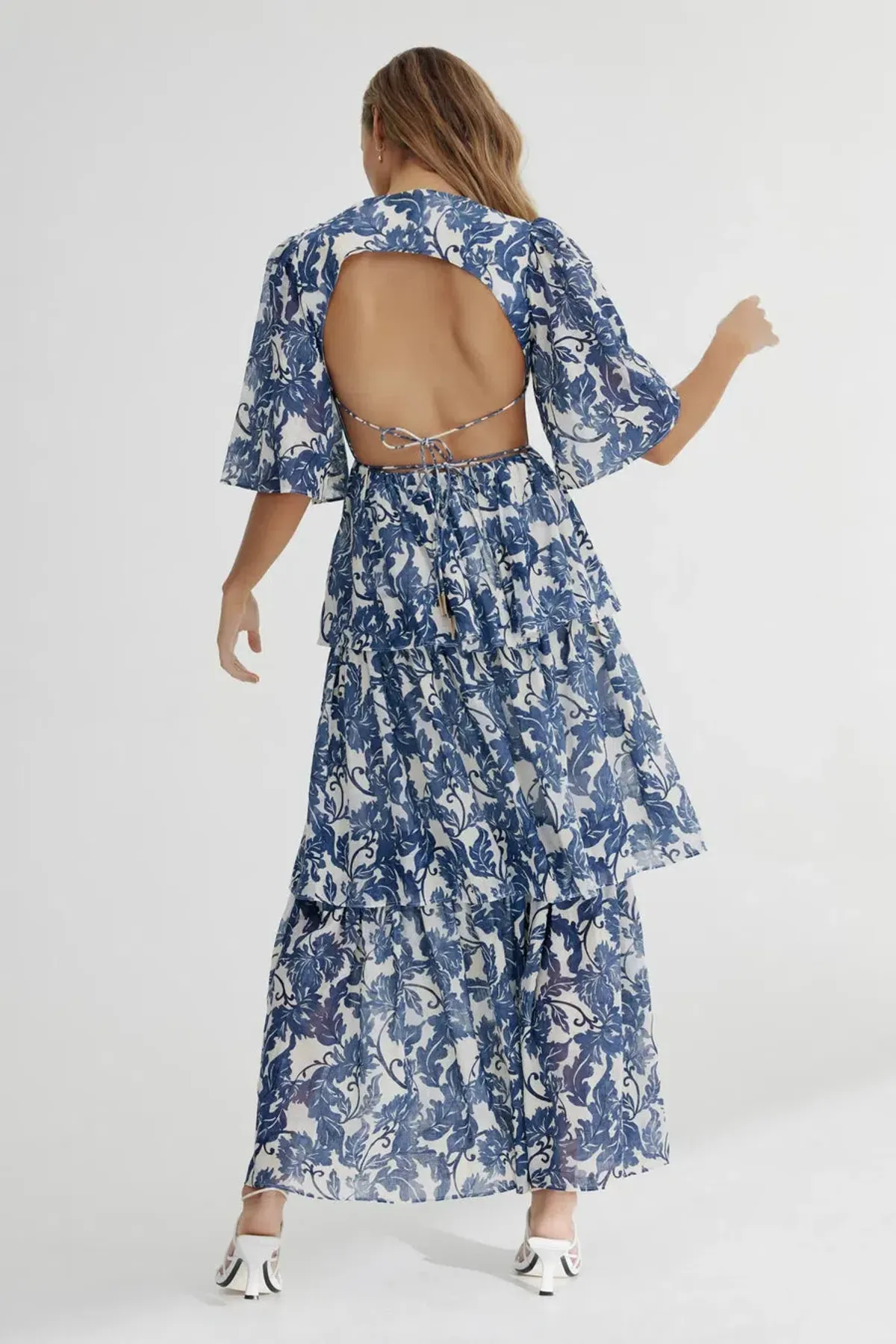 Significant Other Scarlett Maxi Dress Blue White Floral Size 6 - Image 3