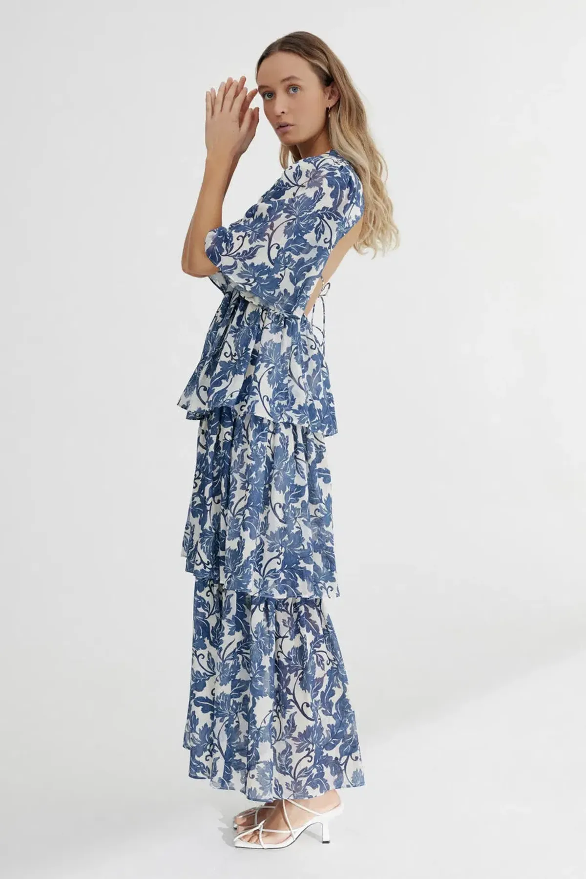 Significant Other Scarlett Maxi Dress Blue White Floral Size 6 - Image 4