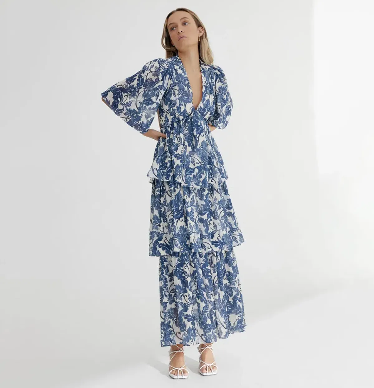 Significant Other Scarlett Maxi Dress Blue White Floral Size 6 - Image 1