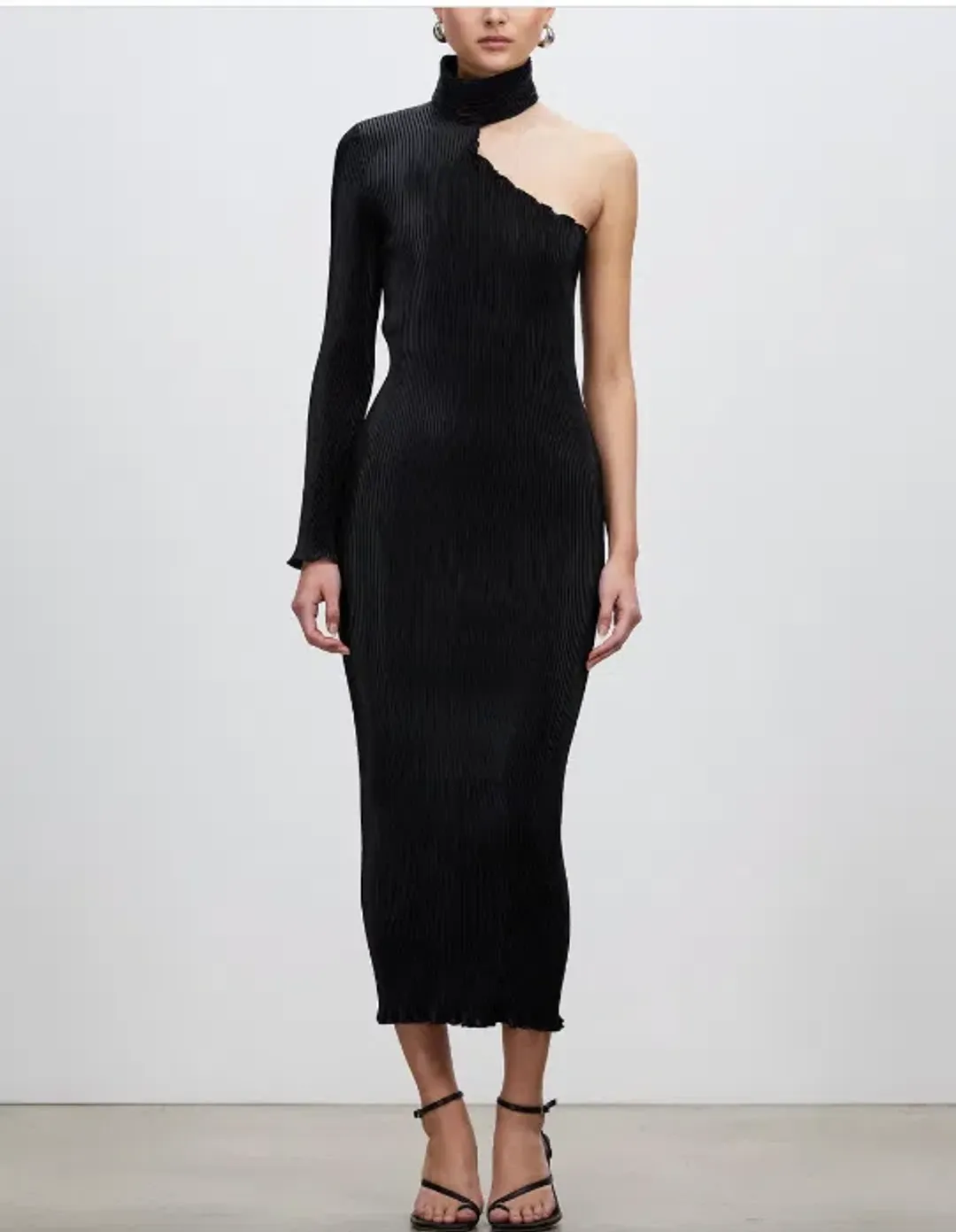 L'Idee Soiree 90's Sleeved Gown in Black Size 8 for rent on The Volte - main image