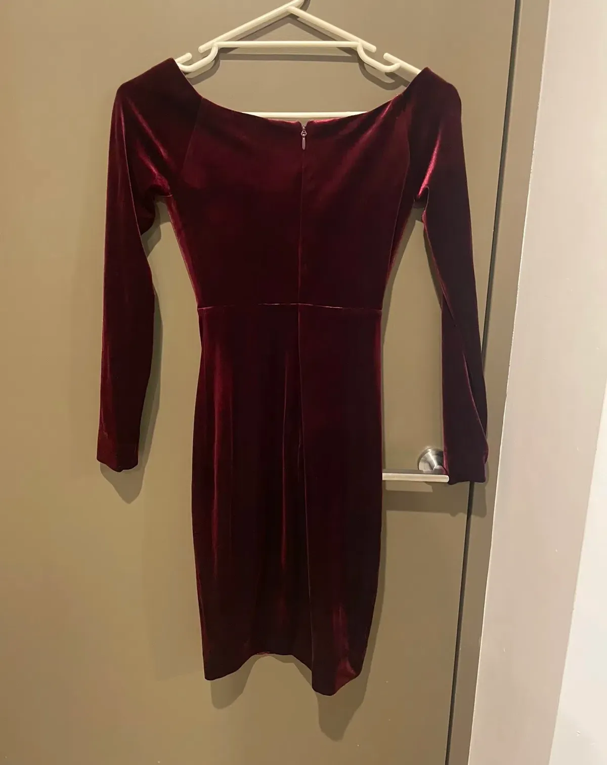 House Of CB Martinella  Velvet Off Shoulder Pencil Dress Red Wine Size 6 - Image 4