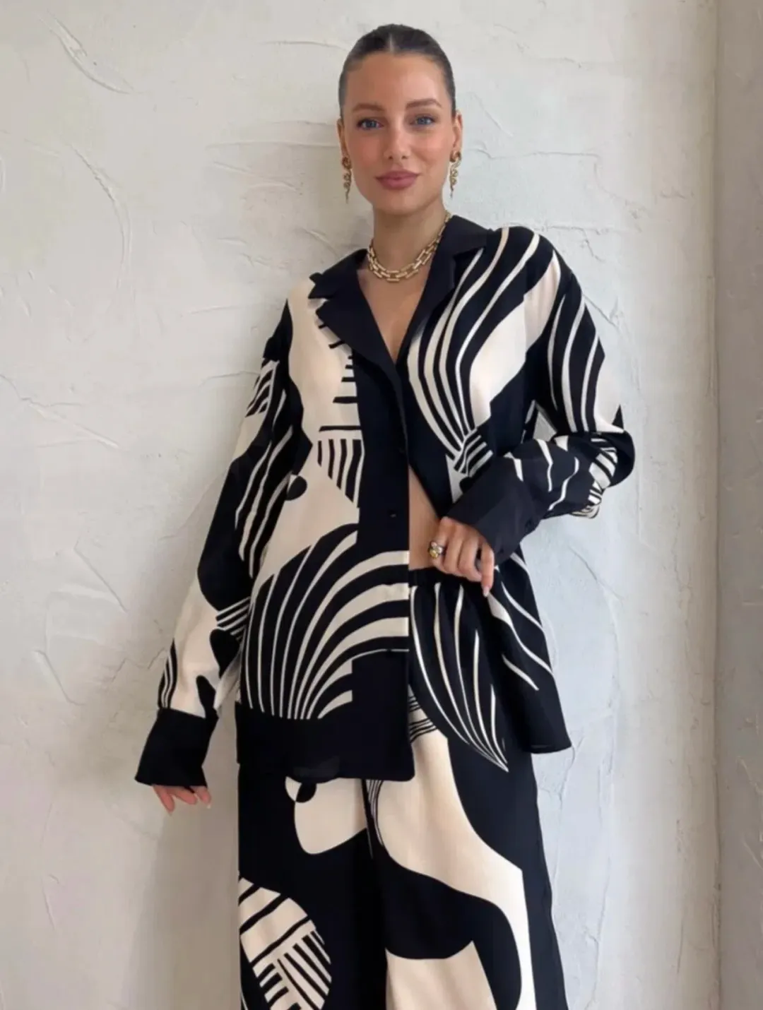 Sir The Label Realisme Long Sleeve Shirt and Pant Set in Papier Print Size 10 for rent on The Volte - main image