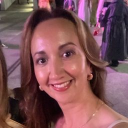 Hayley Davis Closet avatar